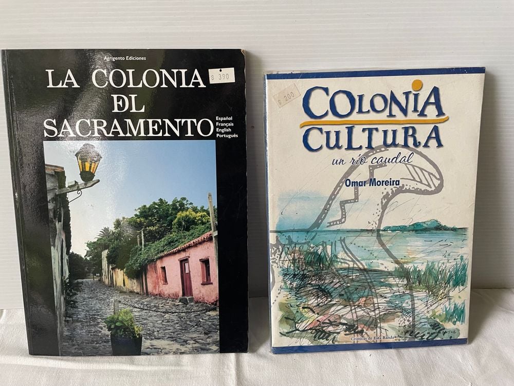 Lote 2 de TODO COLONIA !! ATENCION COLECCIONISTAS DE ART DE COLONIA : LIBROS HISTORICOS DE COLONIA, MODERNOS, ATLAS, LIBROS FIRMADOS POR LOS AUTORES, NAUFRAGIOS, ETC ADEMAS ARTICULOS PARTICULARES DE COMERCIOS DE COLONIA, TURISMO DE COLONIA, FOTOS BANDERINES, ART VARIOS. ADEMAS ARTISTAS DE COLONIA ATENCION PINTURA DE GUSTAVO FRIPP, PINTURA GRANDE DE PERICO CARBAJAL, TODAS LAS EXPOSICIONES DE LOS MISMOS, POESIA COLONIENSE, AFICHES, LIBROS ARQUITECTO FIRMADO, LIBROS VALDENSES, Y MAS , IMPERDIBLE ESTE MIERCOLES 28 A LAS 19 HORAS EN COLONIA ON 230