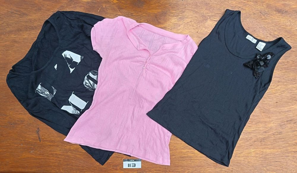 113 - Lote de Prendas de Dama: Jeans, Musculosas y Varios