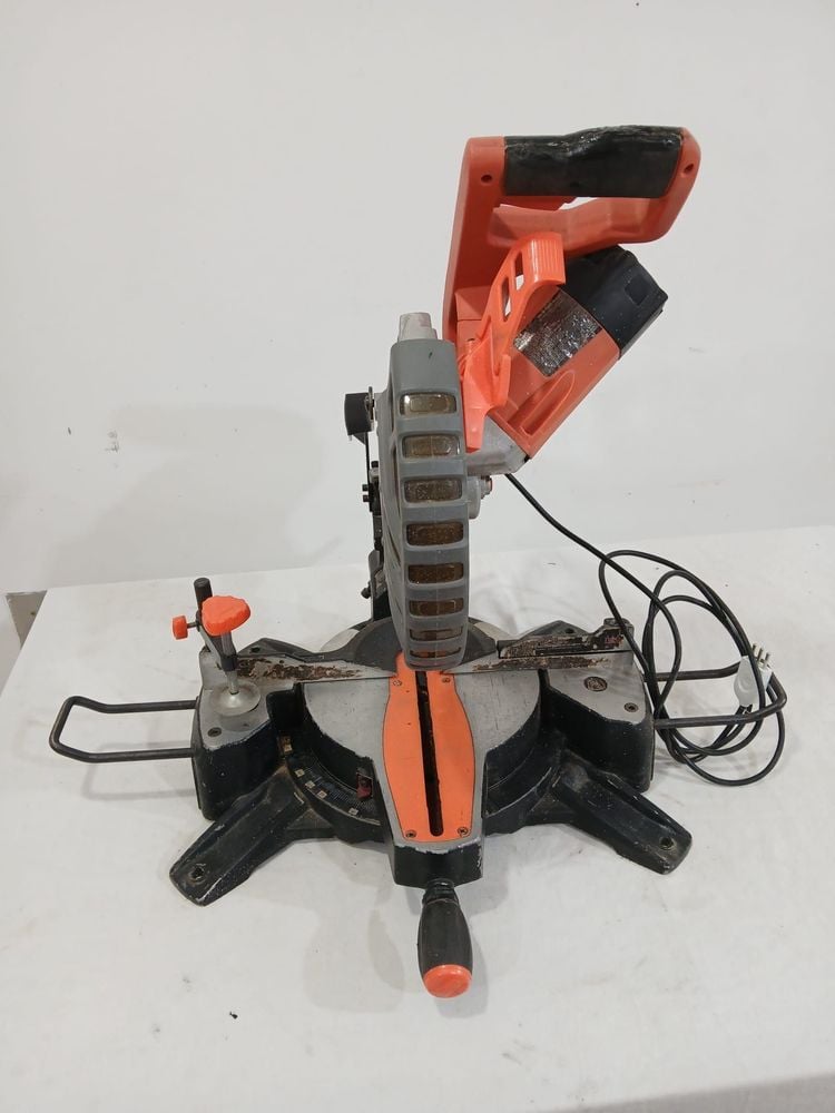 Maquina Ingletadora NEO 10' 2400W Funcionando