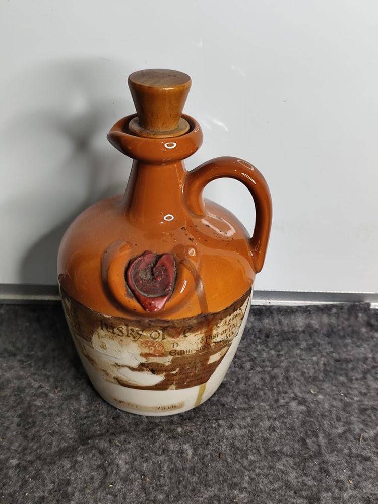 Lote 3 de Multioportunidades, radios antiguas, discos de vinilo, cómics, juguetes retro, artículos en alpaca, cristalería, herramientas y piezas únicas de colección.